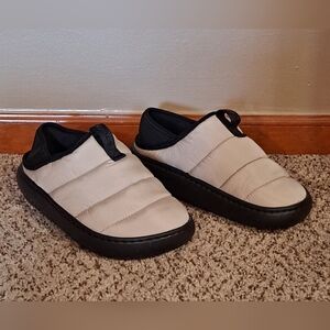 CROCS Classic Puff Moc Tan/Beige Size J6 Or W8